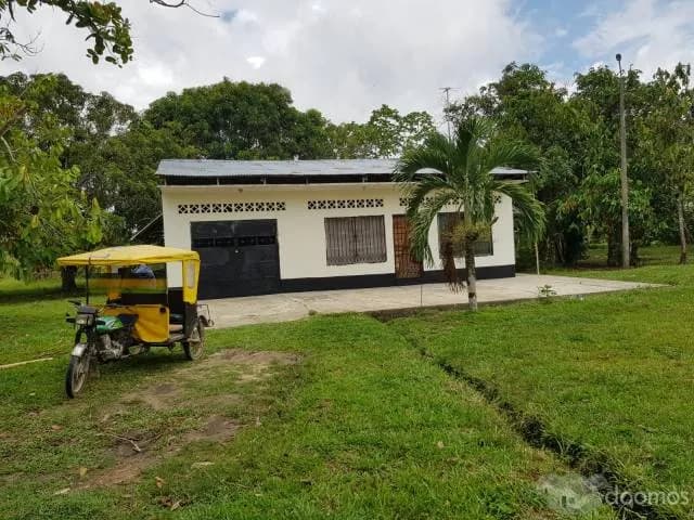REMATO CASA FUNDO POR MOTIVO VIAJE IQUITOS BUENA UBICACION - 1