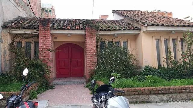 VENTA DE CASA COMO TERRENO COMERCIAL - 1