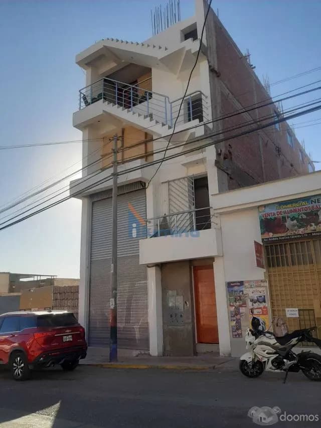 CASA PARA OFICINAS EN AVENIDA COMERCIAL - 1