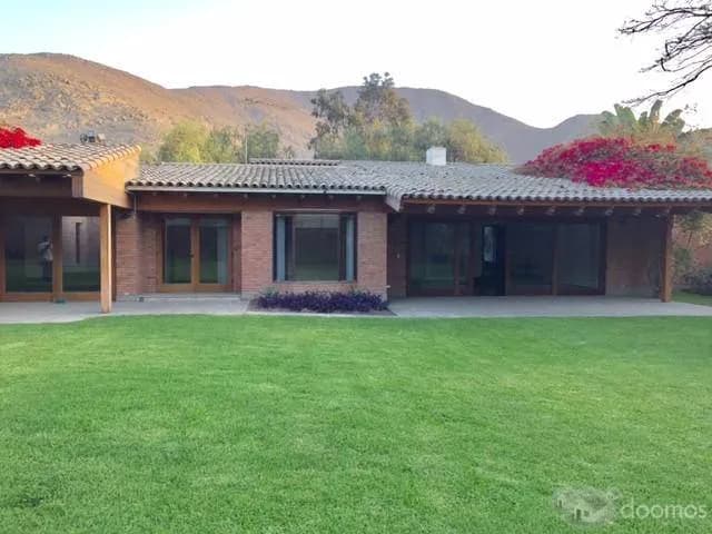 5bedroom, 4.5 single family house in a great location! - 1