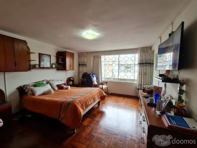 única casa de 3 pisos  cerca peruano japonés - 1