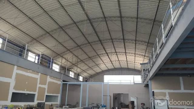 ALQUILO LOCAL INDUSTRIAL PARA ALMACENES O TALLERES - 1