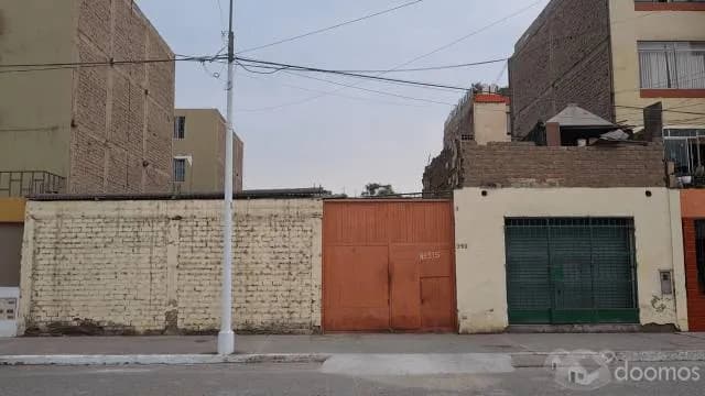 Amplio Terreno Comercial con Dos Frentes - 1