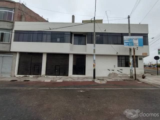 Esquina en Venta Frente a Mercado - 1
