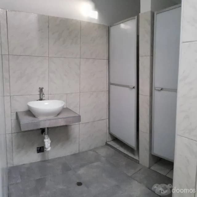 ALQUILER DE LOCAL COMERCIAL EN ESTRENO - 1