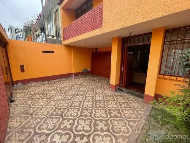 Venta de Casa 2 pisos a 1 cdra de Parque 200 Millas - 1