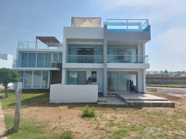 CASA DE PLAYA CON EXCELENTE VISTA Y SEIS DORMITORIOS - 1