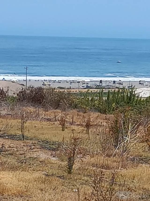 El Terreno en venta, se encuentra ubicado frente a la playa albatros al costado de la ciudad de Mollendo. - 1