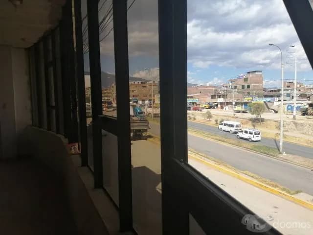 ALQUILO LOCALES EN EN ZONA ALTAMENTE COMERCIAL Y DE TRAFICO VEHICULAR INTENSO - 1