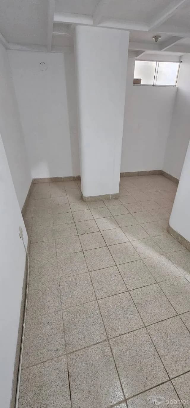 Oportunidad única: Venta de depósito en Miraflores - 1