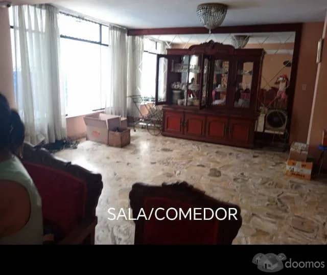 VENDO CASA CON SOTANO Y PISCINA - 1