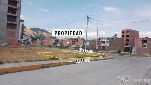 Lote con doble frontis Calle 11 Urb. Parques de Hyo - 1