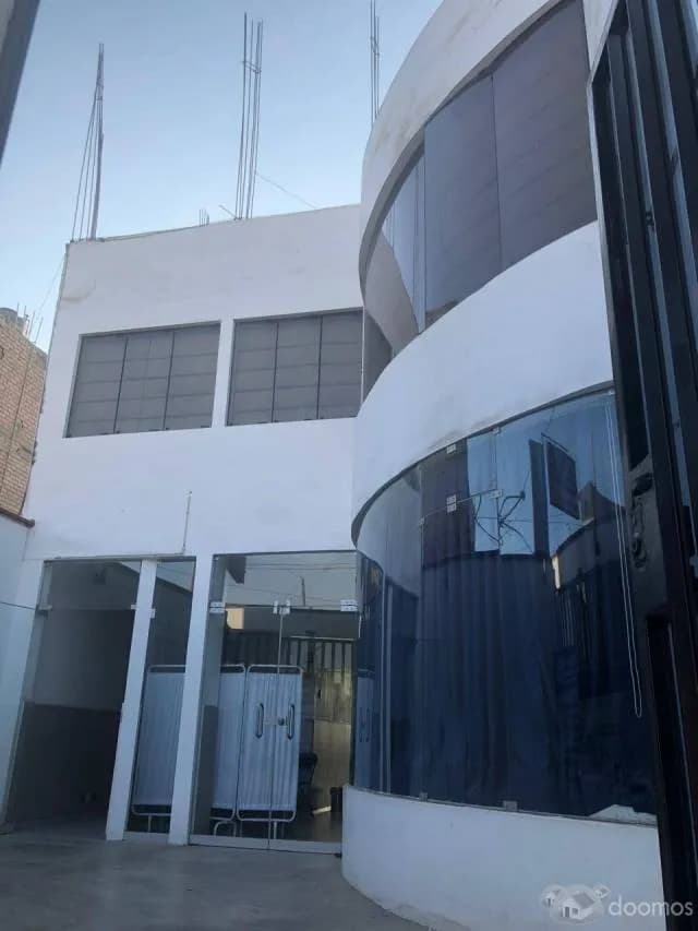 VENDO LOCAL COMERCIAL A 40 METROS DEL HOSPITAL ES SALUD " RENE TOCHE GROPPO " - 1