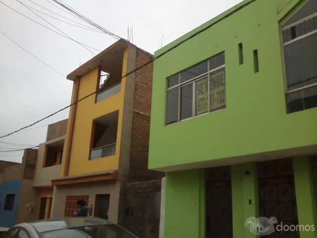 CASA 3 PLANTAS SOBRE AVENIDA COLONIAL - 1