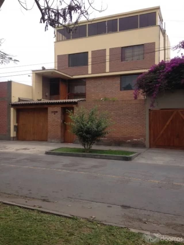 VENDO DUPLEX, LA MOLINA - 4 DORM, 2 BAÑOS, SEGURIDAD 24HR, TERRAZA, FRENTE A PARQUE - 1