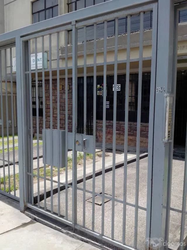 Alquilo Oficina en Avenida Brasil - 1