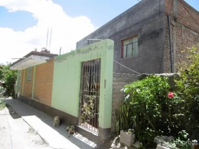 VENDO CASA DE 2 PISOS Y UN MINI DEPARTAMENTO - 1