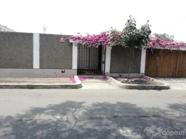 Vendo Casa-Terreno en Camacho La Molina - 1