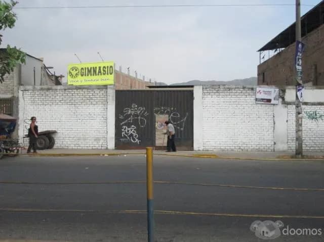 TERRENO EN VENTA EN AVENIDA PRINCIPAL Y COMERCIAL - 1