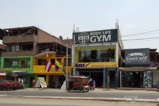 ALQUILO LOCAL COMERCIAL EN VILLA EL SALVADOR, AV REVOLUCION FRENTE AL MERCADO 24 DE JUNIO - 1