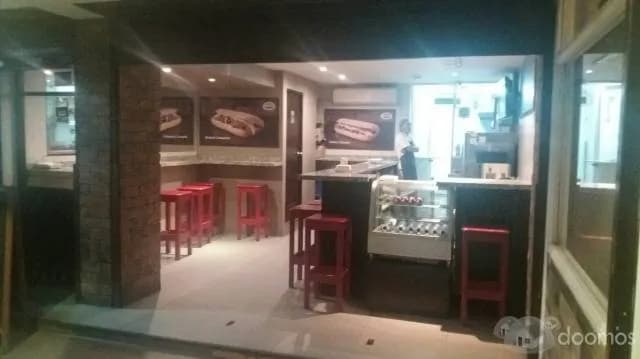 TRASPASO SANGUCHERIA/RESTAURANT EN MIRAFLORES CON MAS DE 5 AÑOS DE FUNCIONAMIENTO Y CLIENTELA ESTABLE. - 1