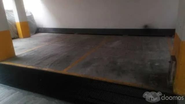 Alquilo cochera techada a media cuadra de la PUCP - 1