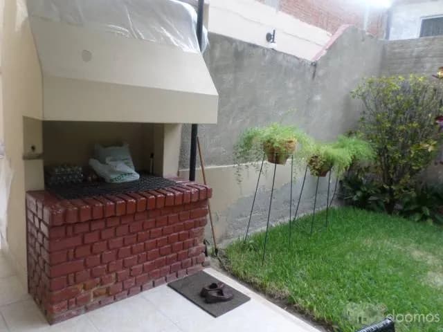 Vendo casa grande en urb Miraflores, zona NO inundable - 1