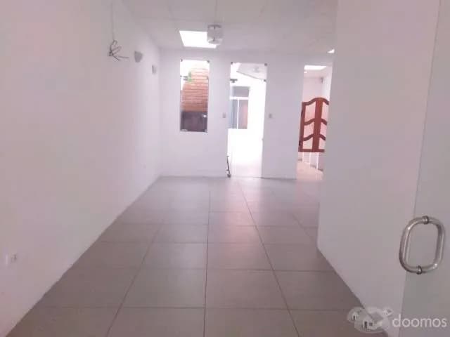 ALQUILO CASA EN IQUITOS .COCHERA Y MODERNA S/. 1,800 SOLES EN VENTA $ 150,000 - 1