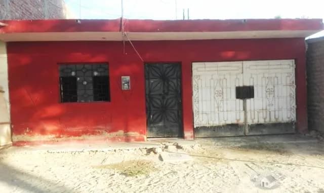 SE VENDE AMPLIA CASA PARA VIVIENDA O NEGOCIO - 1