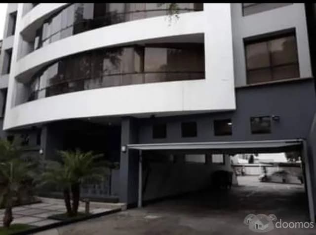 VENTA DE COCHERA TECHADA EN SAN ISIDRO - 1