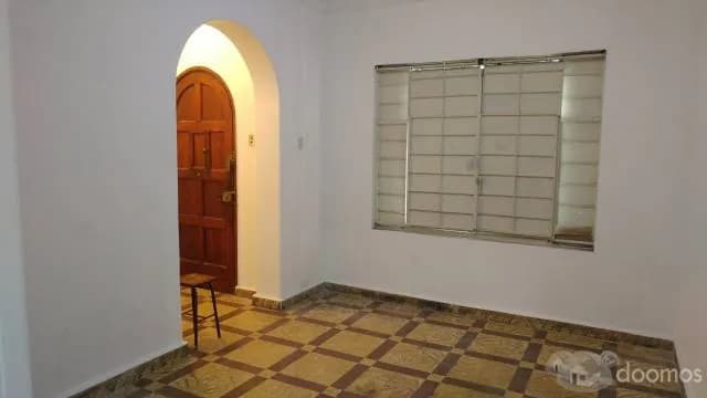 ALQUILER DE CASA PARA USO COMERCIAL VETERINARIA /OF ADMINISTRATIVA/ODONTOLOGICO Y OTROS - 1