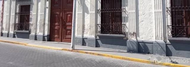 CASONA DE 900 M2 EN LENO CENTRO DE AREQUIPA - 1