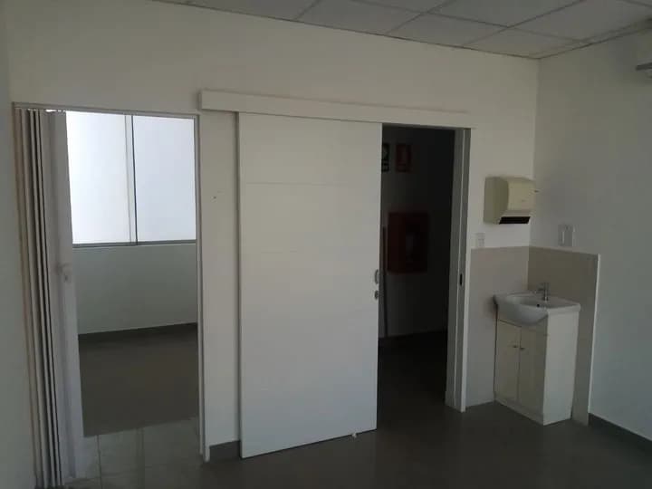 CENTRO MEDICO ALQUILA CONSULTORIOS OFICINAS - 1