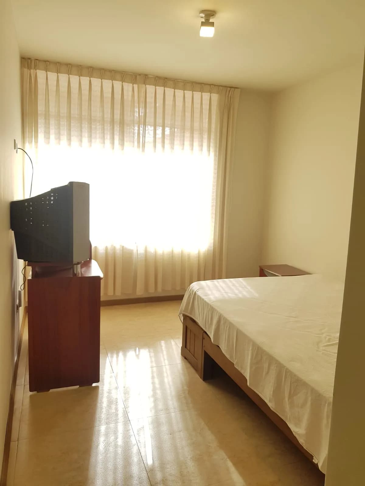 ALQUILO HABITACION AMOBLADA CON BAÑO INCORPORADO EN URB ARBOLEDA - CHINCHA - 1