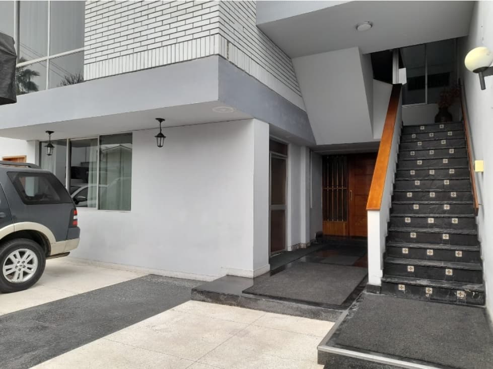 EN VENTA EDIFICIO A UN PASO DEL CENTRO FINANCIERO EN SAN ISIDRO - 1