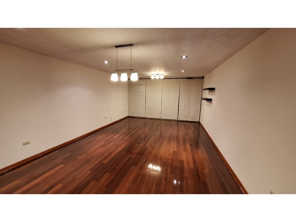 VENTA DE DEPARTAMENTO AMPLIO EN QUINTA PRIVADA DE CERRO COLORADO - 1