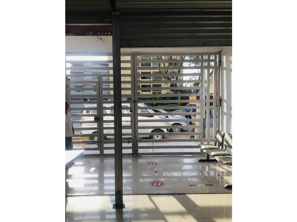 VENDO o ALQUILO LOCAL EN AVENIDA PRINCIPAL - 1