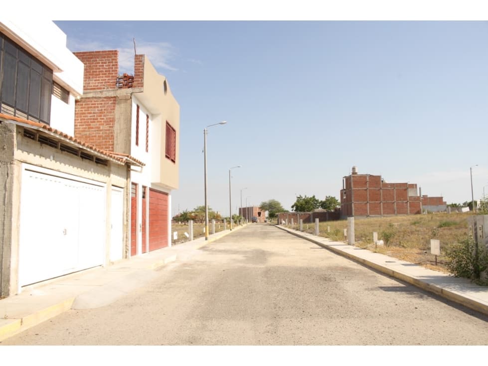 VENDO TERRENO EN LAS COLINAS DE PIURA - 1