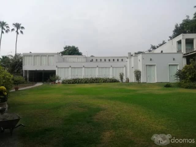 Surco en venta casa en Circunvalación. El Golf o como terreno de 7,333 m2 con 1,850 m2 construidos, con 7 dormitorios - 1