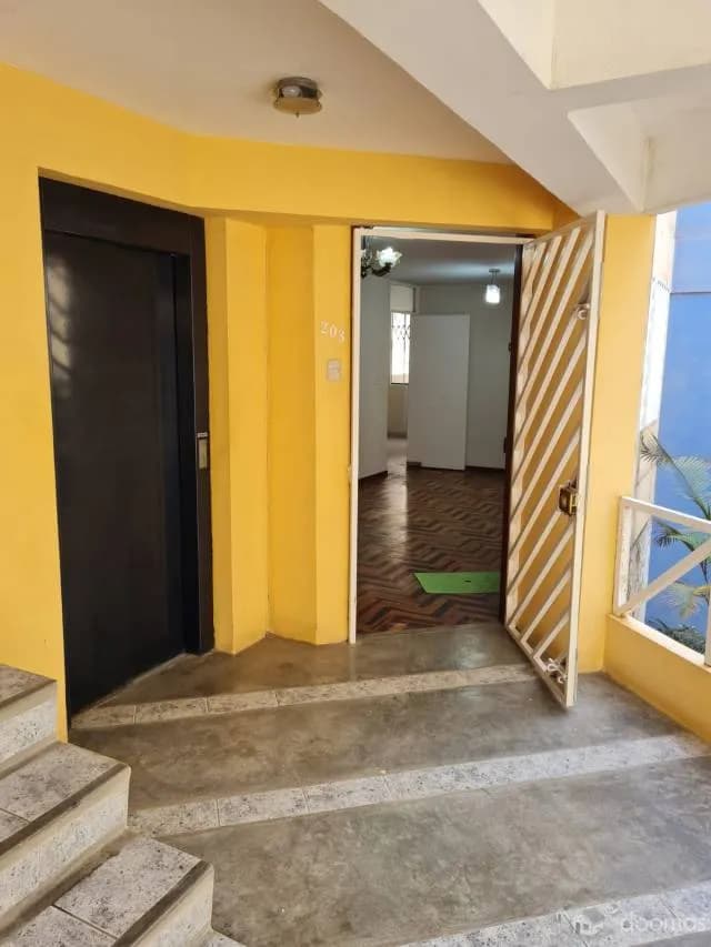 VENTA DE DEPARTAMENTO EN PLENO CENTRO DE CHICLAYO, SEMIAMOBLADO - 1