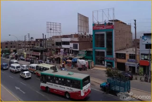 Alquilo local comercial 180m2 frente a hospital Sergio E. Bernales, en Comas. - 1
