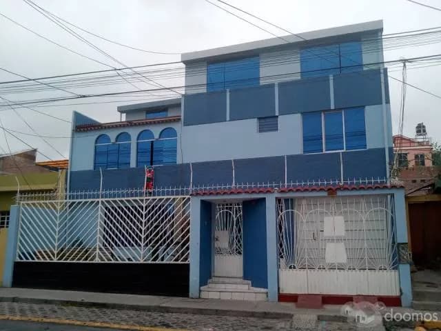 Se vende Casa en Miraflores Arequipa de 357 mt2 - 1