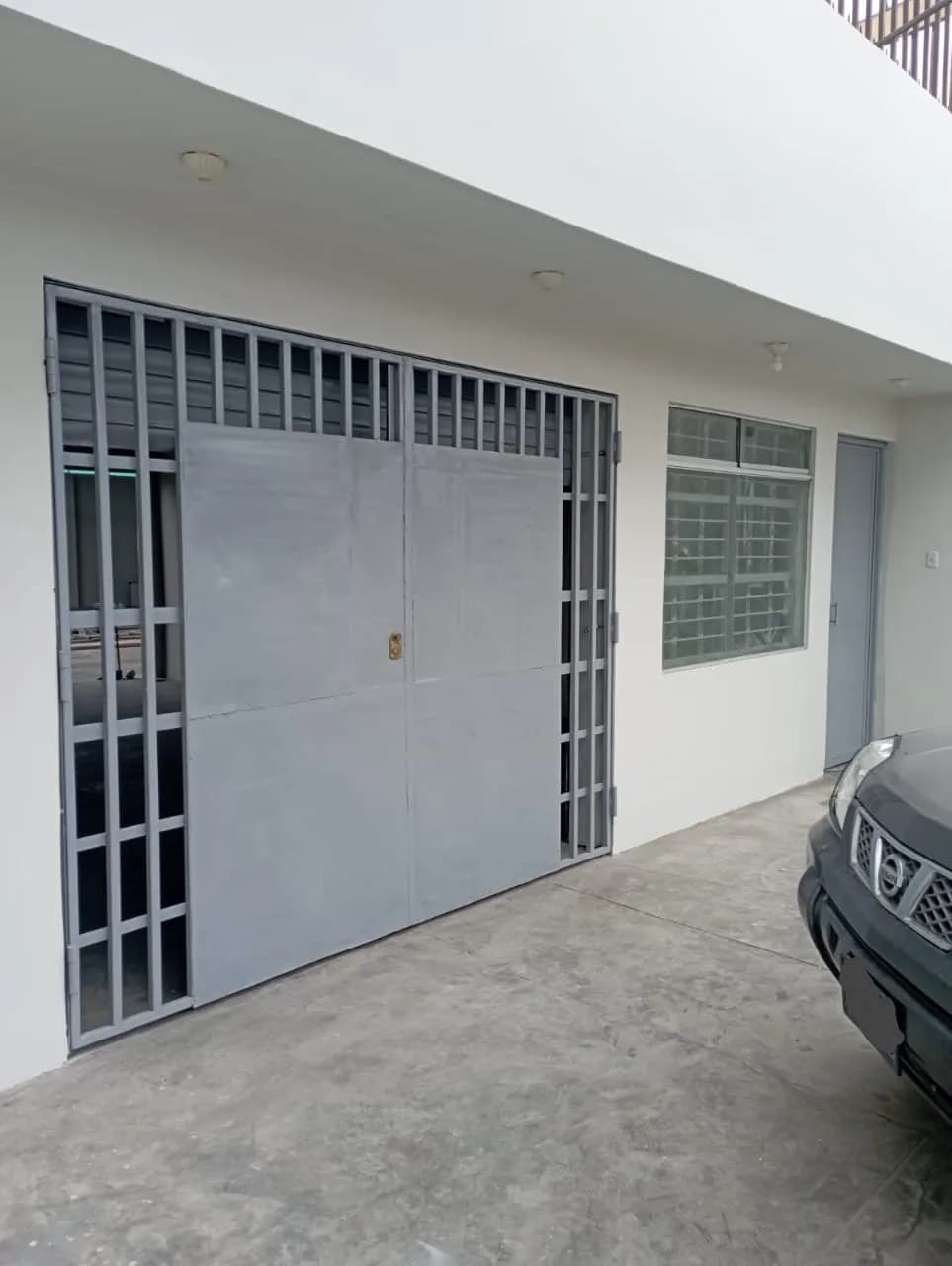 Alquilo Local comercial de 240 M2 en la antigua PANAMERICANA SUR - Altura del Super Grifo y del Rest. EL BATAN - 1