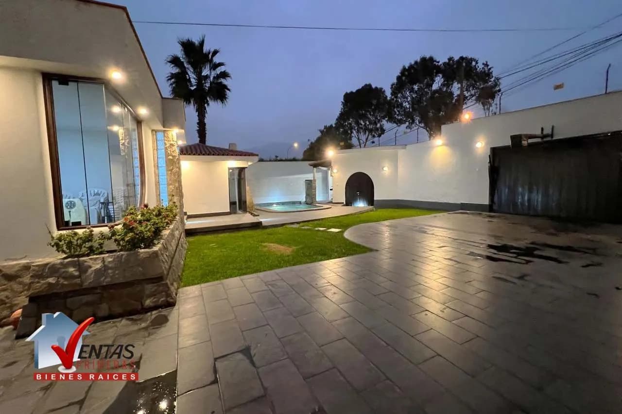Casa en Venta con piscina en Rinconada del Lago de 1100m2 en la molina - 1