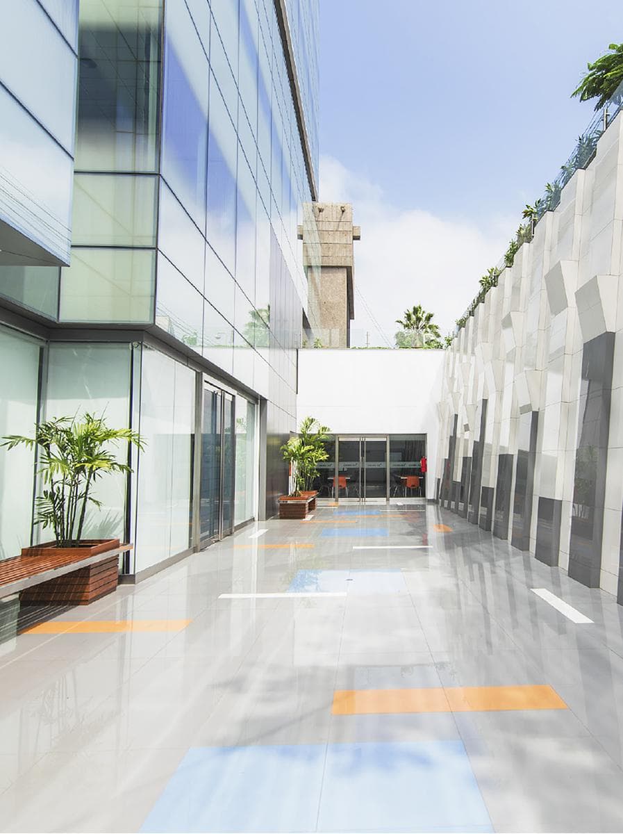 Oficina Implementada y en Gris - desde - 600 m2 -San Isidro - 1