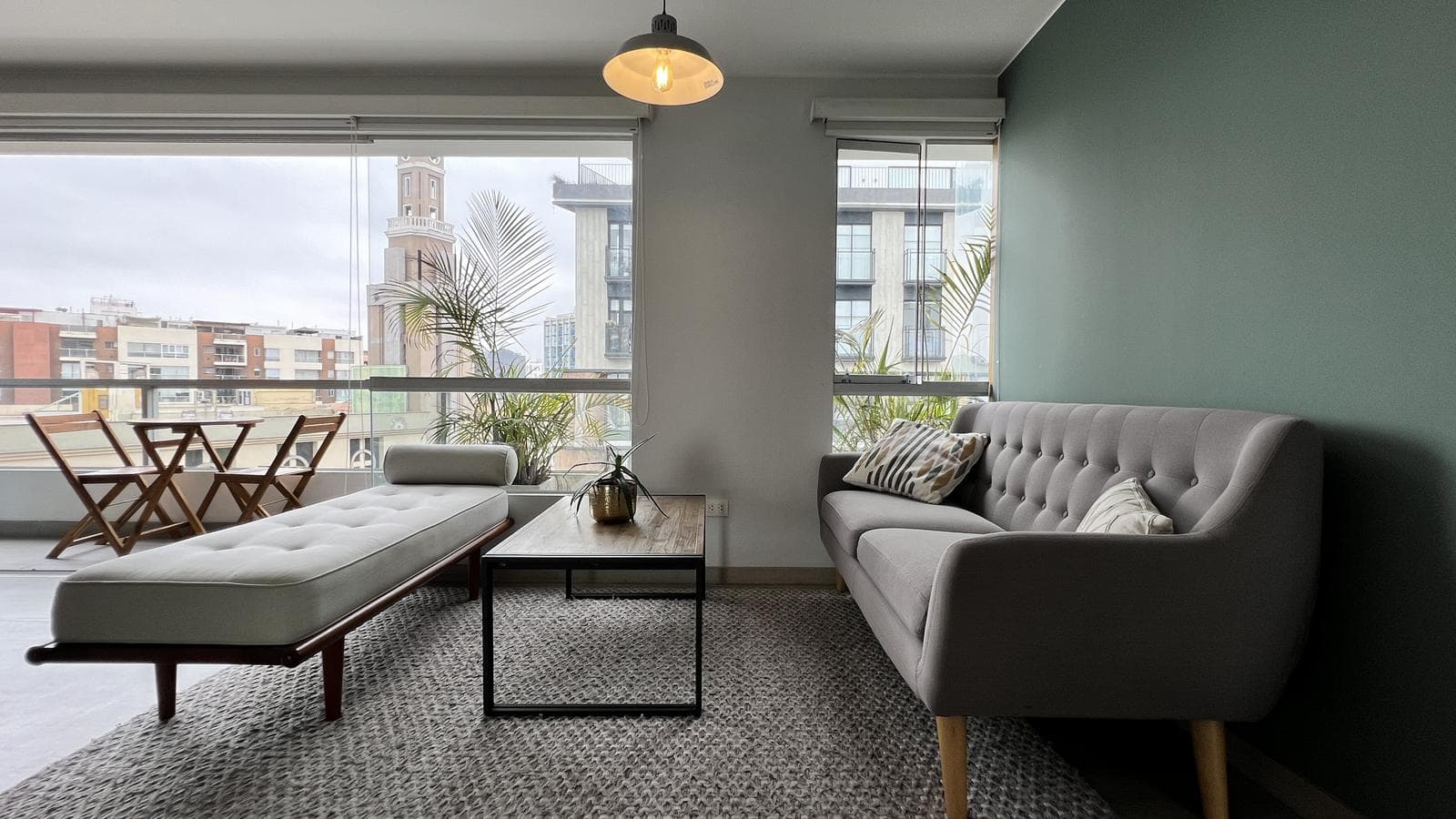 Depa Amoblado con Balcón a 3 cuadras del Malecón y 5 minutos de Larcomar - 1