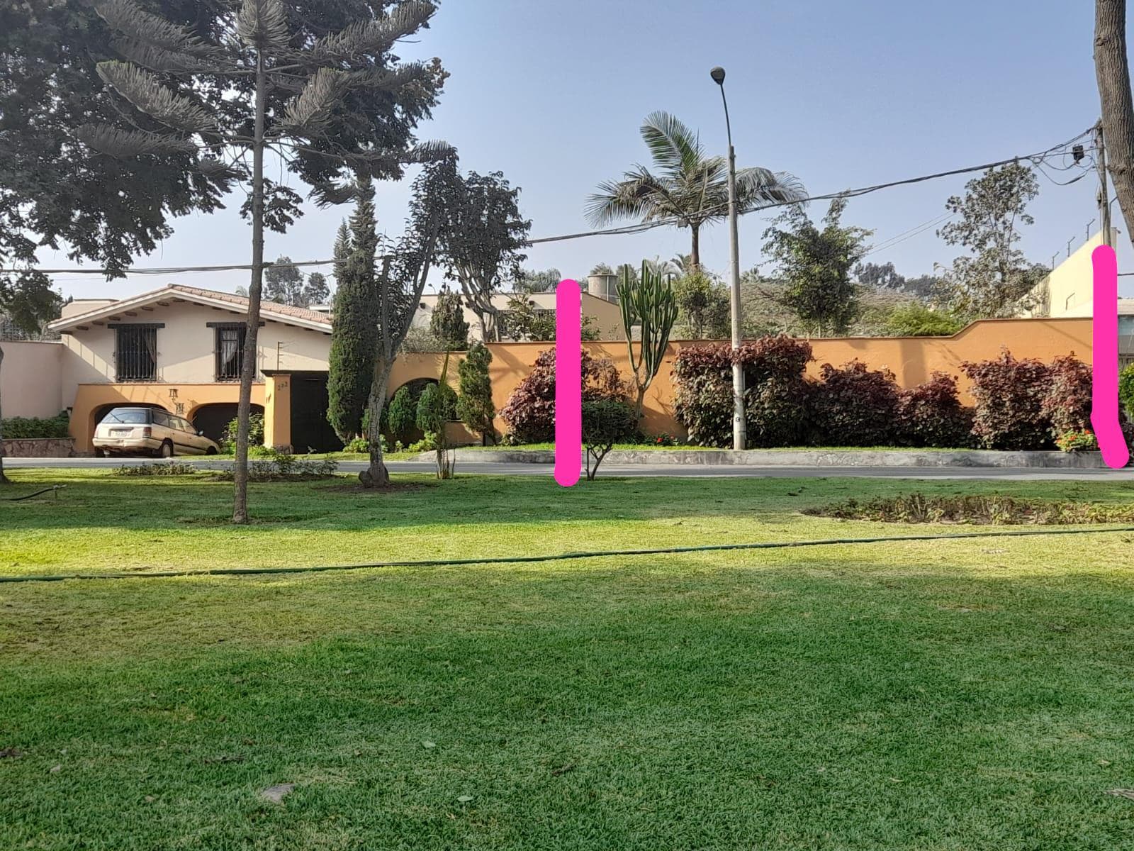 Terreno en Camacho, frente a parque - 1