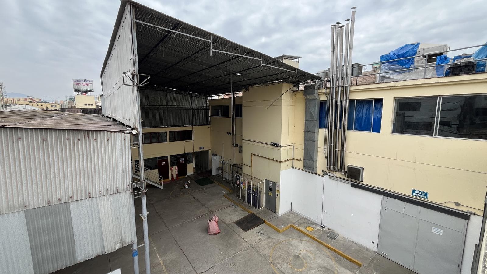 ALQUILER EN BREÑA!! LOCAL DE 1350M2 CON ZONIFACION COMERCIO ZONAL - 1