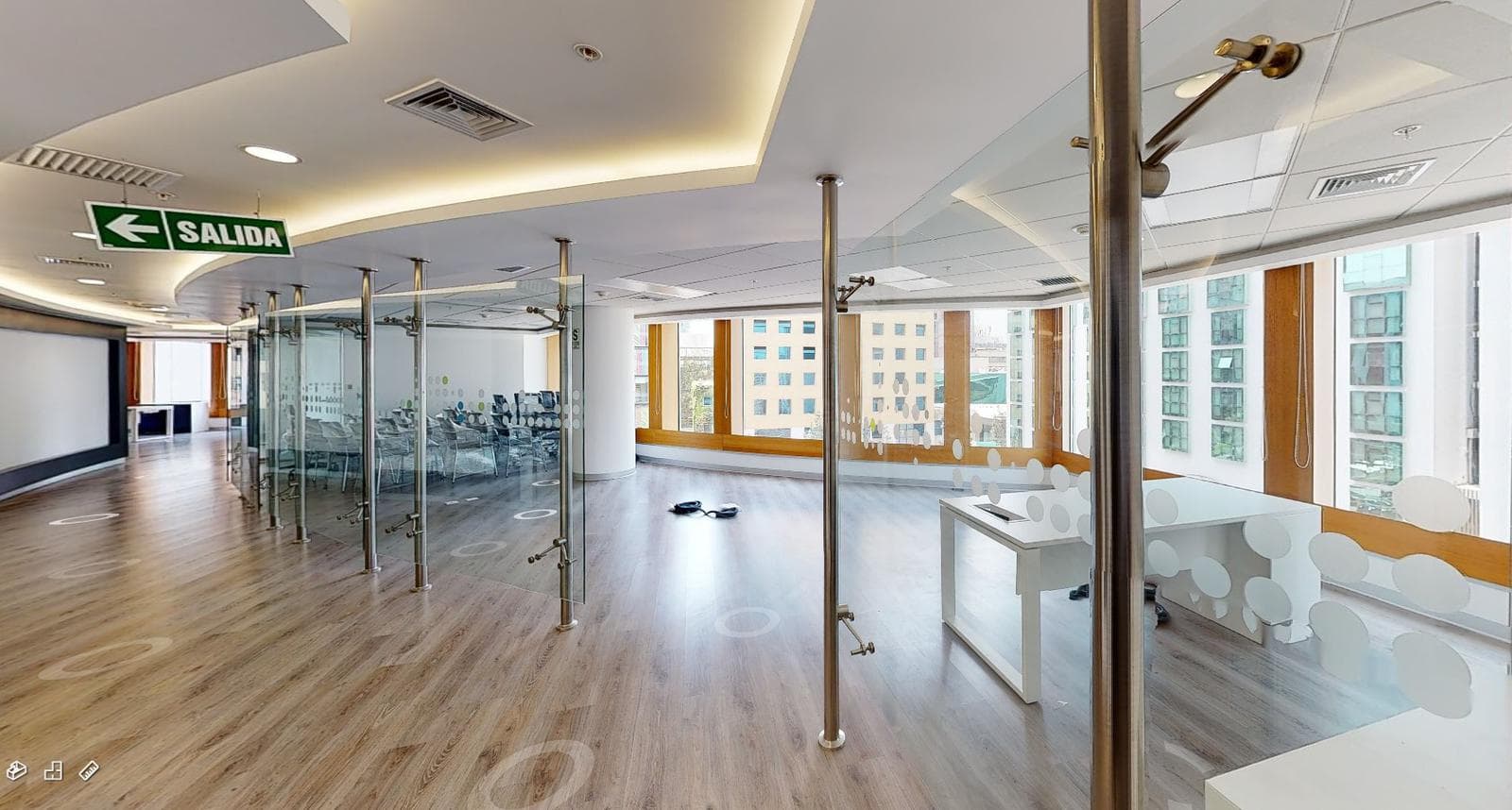 Oficina Implementada y Amoblada 518 m2 Centro Empresarial R - 1