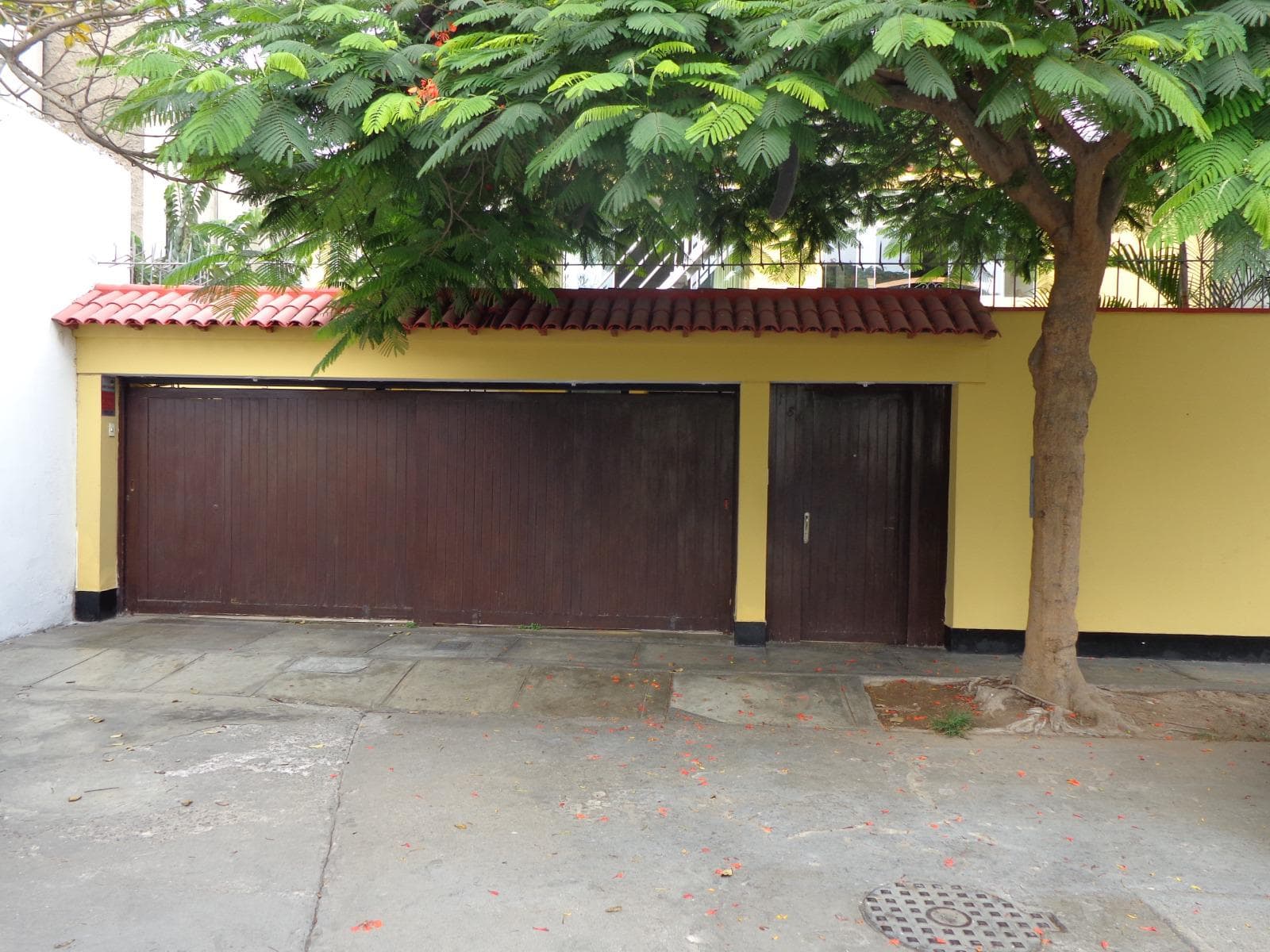 SE VENDE CASA EN URB. CHAMA - SURCO - 1